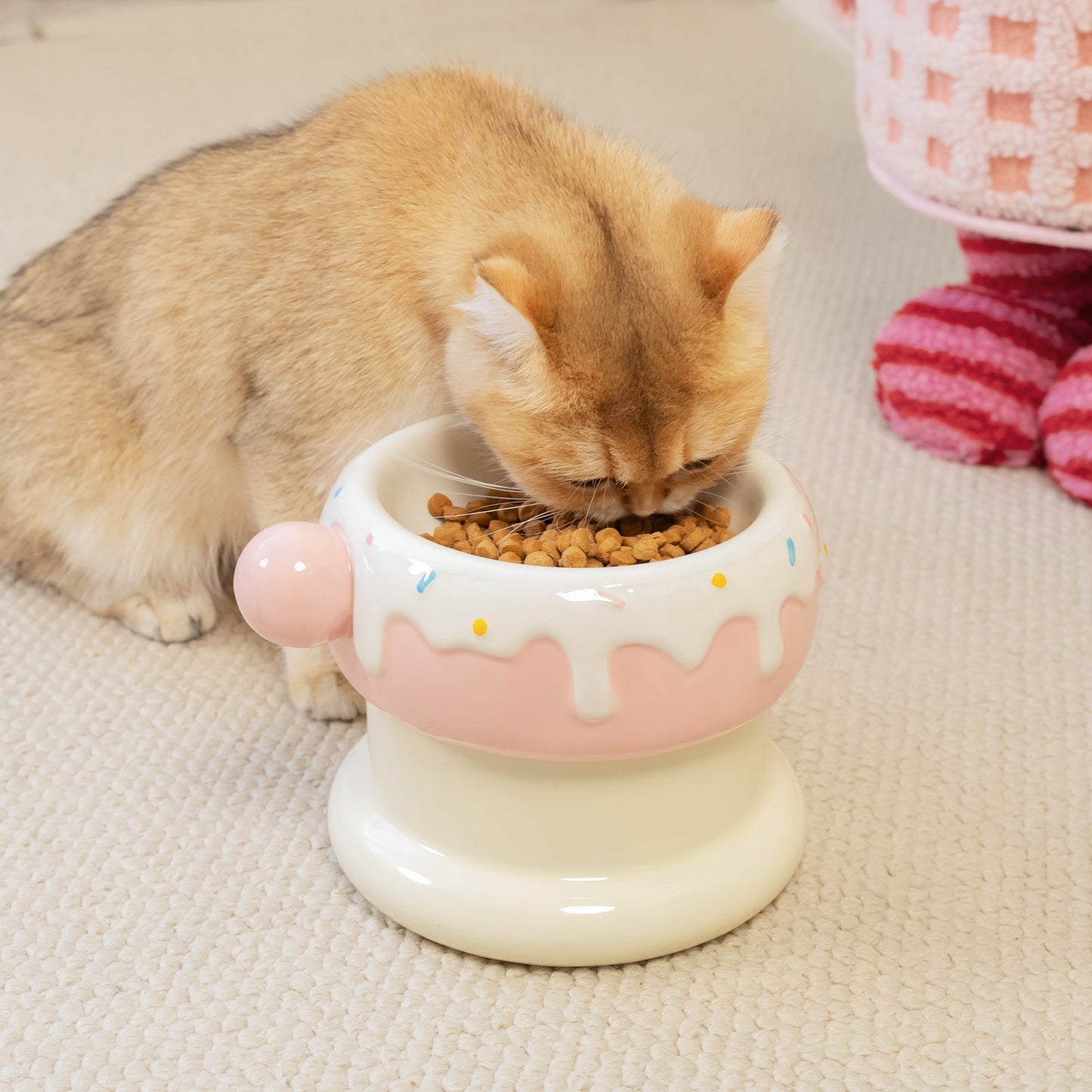 Elevated Ceramic Cat Bowl Set with Donut Design, 27oz Raised Food & Water Bowls, Whisker-Friendly Shallow & Deep Dishes, Anti-Strain Cat Feeder