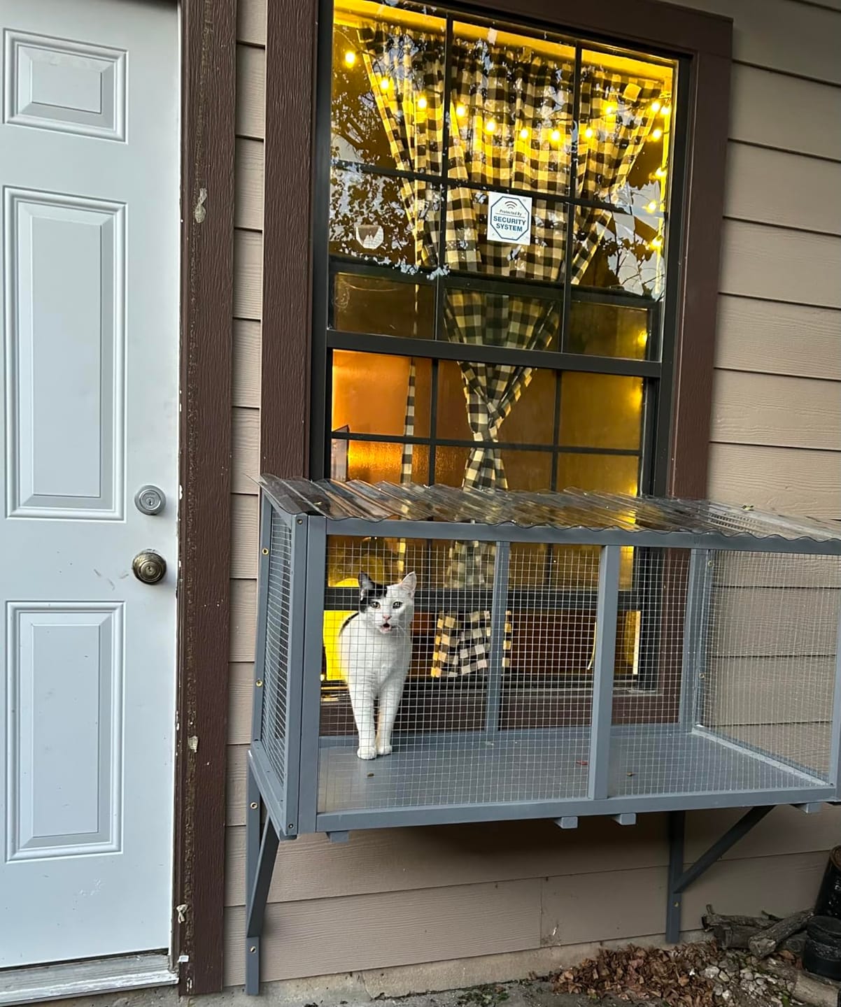 Spacious Wooden Window Cat Catio for Indoor Cats, Weatherproof Outdoor Enclosure Box with Mesh & Tile Roof, for Windows, Patios & Sunbathing