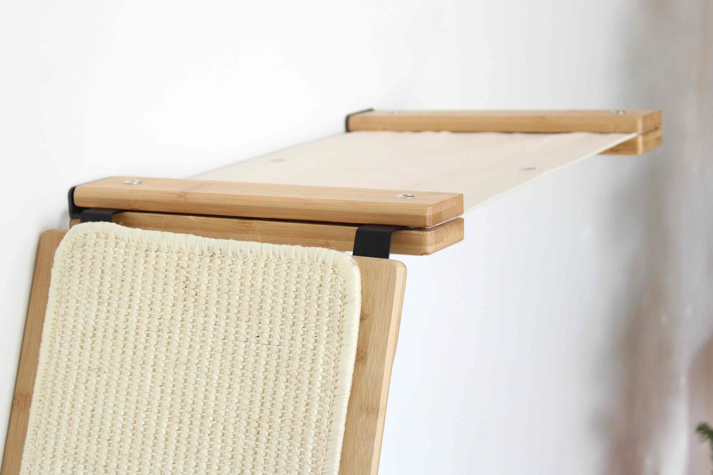 Wall-Mounted Angled Cat Scratcher Lounge for Indoor Cats, Climbing Ramp with Elevated Resting Bed, Dog-Proof Perch for Scratching, Play & Lounging