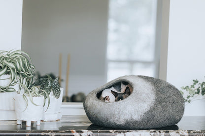 Gradient Wool Felt Cat Cave for Indoor Cats & Kittens, Modern Calming Hideaway Bed for Hiding & Napping, for Living Rooms, Bedrooms & Quiet Corners